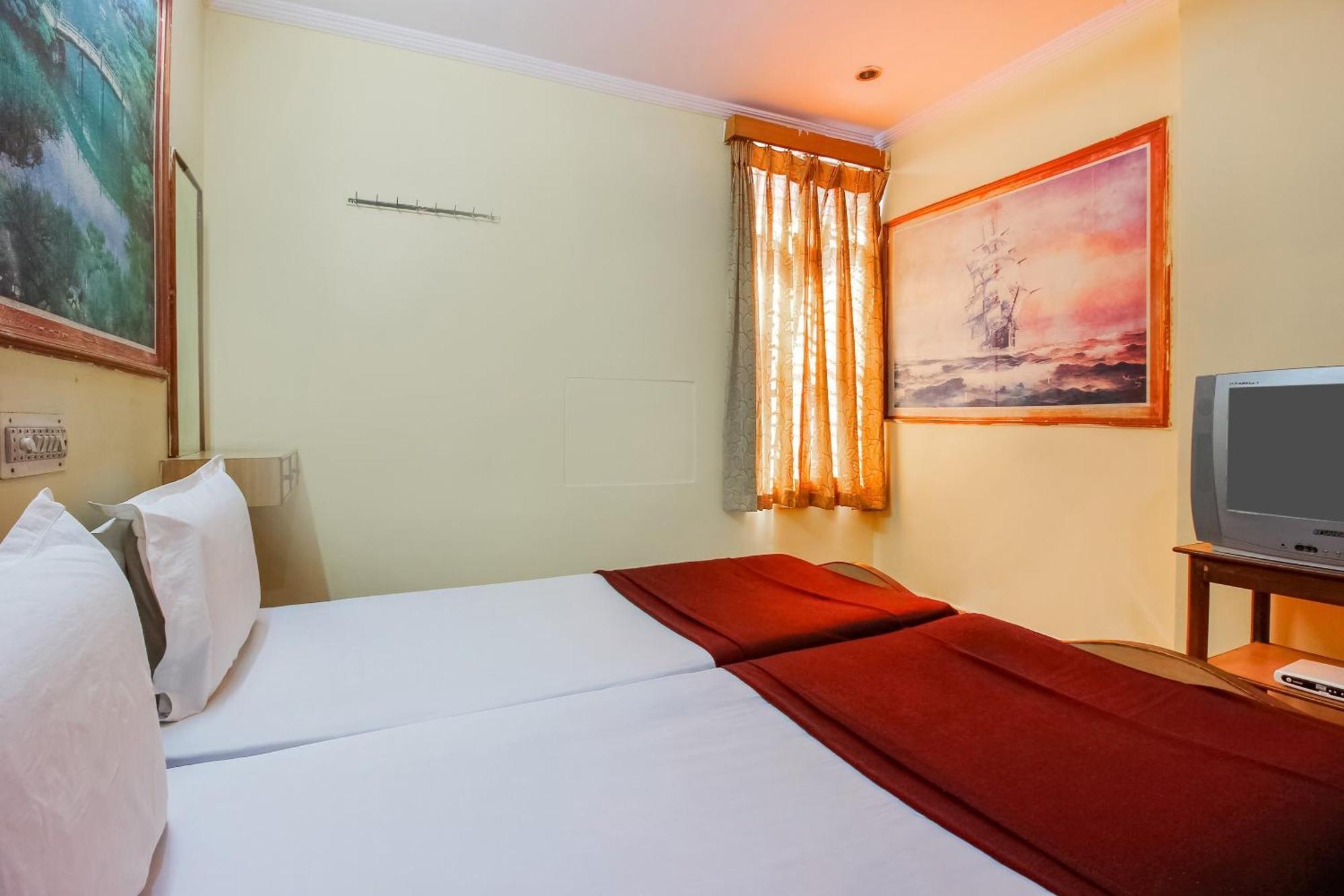 Spot On Classic Lodge Hyderabad Exterior photo